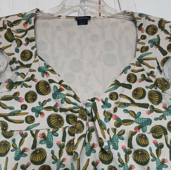 Switchblade Stiletto Dame Tie Front Cactus Print Top - L - Picture 2 of 5
